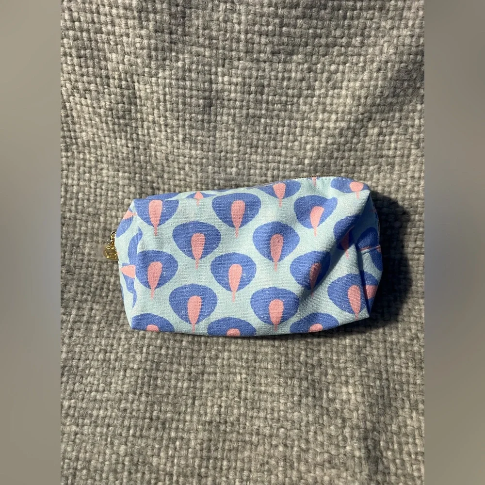 Clinique Makeup Bag: Pink & Blue